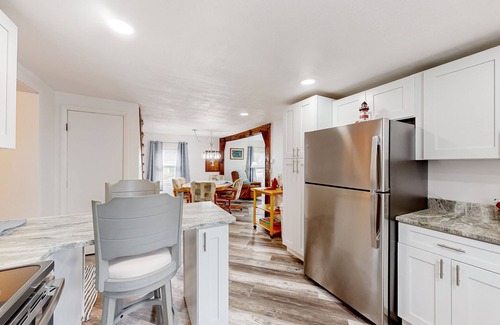 Wells House | Adorable nautical home close to town, W/D, & streaming, dog friendly