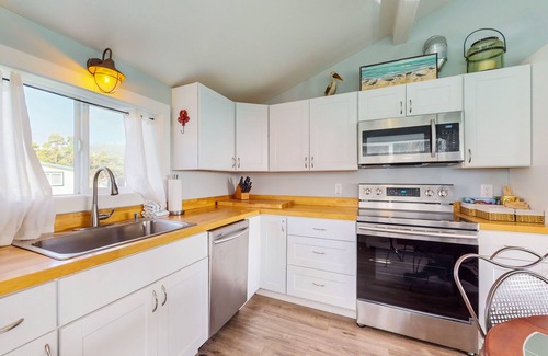 Port Orford House | Adorable, nautical-themed home w/a private hot tub & ocean views