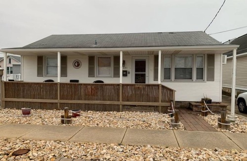 North Wildwood House | Adorable Newly renovated 3 BR 1 BA House -sleeps 8 - free wifi
