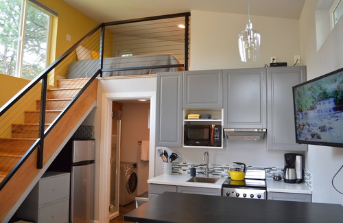 Orchard District House | Adorable Tiny Home │East Side Near Park │Extended Stays Welcome │ Private Home