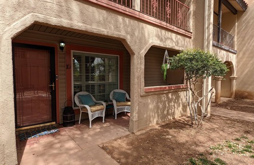 Midland House | Adorable Townhome