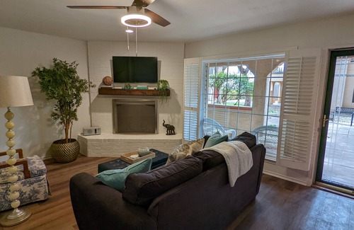 Midland House | Adorable Townhome