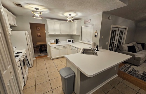 Spring Hill House | Adventure Coast: 4/2, Near Spring and Beach, Big Yard
