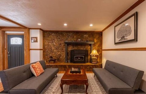 Durango House | Adventure HQ! Families /Groups seeking escape and privacy in a prime location.