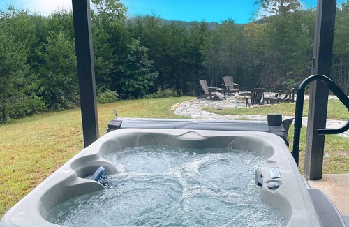 Turtletown Cabin | Adventure & Relaxation:Rafting, Hiking & S’mores!