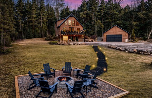 Sunday River Area Cabin | Adventure&Wellness ~Hot Tub ~Sauna ~Theater ~Boot Room ~15min to Sunday River