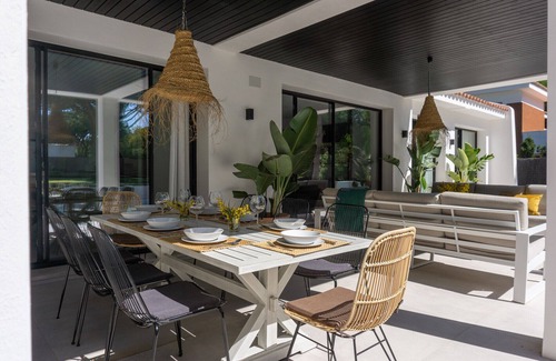 Cabo Roche House | Aenea, espacio y confort a menos de 600m de la playa