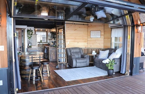 Penrod Cabin | Aerial Joy Treehouse with Hot Tub!(Lake Malone)