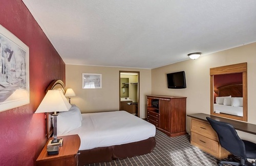 Summit Hotel | Affordability Meets Comfort in the Knights Inn Ashland! Pool, Pet-Friendly!