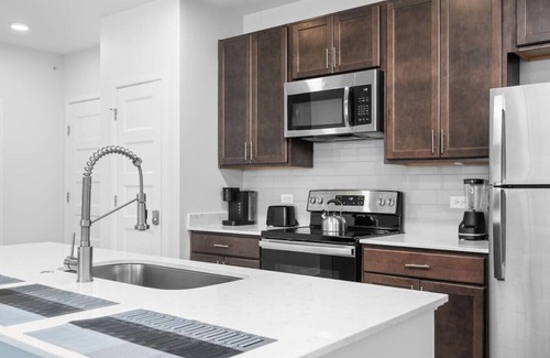 Fishers Apartment | Affordable 2-Bedroom Fishers *Pool View*