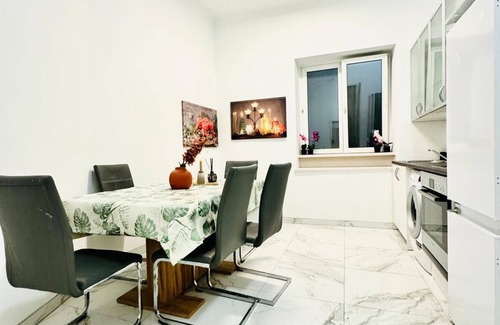 Liesing Apartment | Affordable 5BR Apt Near Atzgersdorf