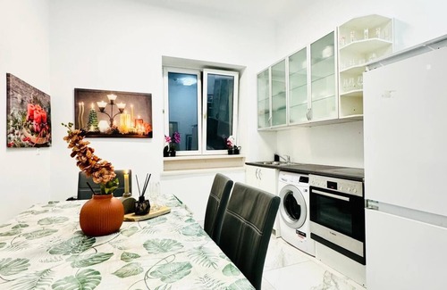 Liesing Apartment | Affordable 5BR Apt Near Atzgersdorf