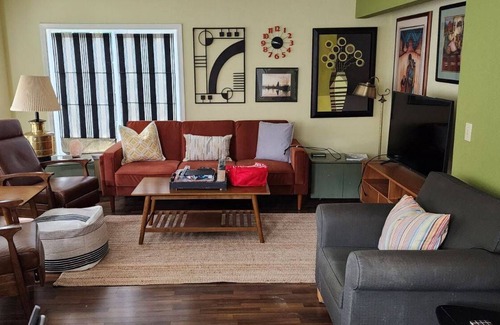 Bandon House | Affordable, Bandon-by-the-sea Retreat,Steps To The Beach 3 Bds/2 Baths Sleeps 8