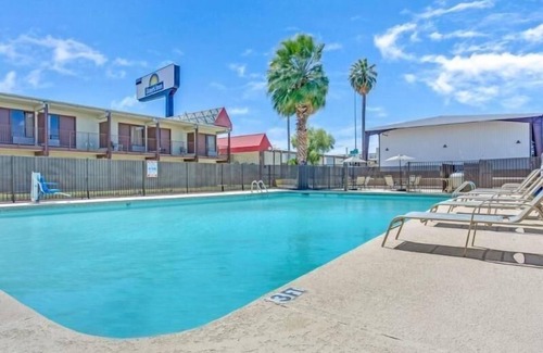 Downtown Tucson Hotel | Affordable Getaway! Free Parking, Outdoor Pool, Minutes to Tucson Museum of Art