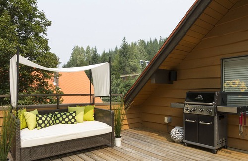 Whistler Ski Chalet | Affordable Home for Families- Just Minutes From Whistler Village And Lost Lake!