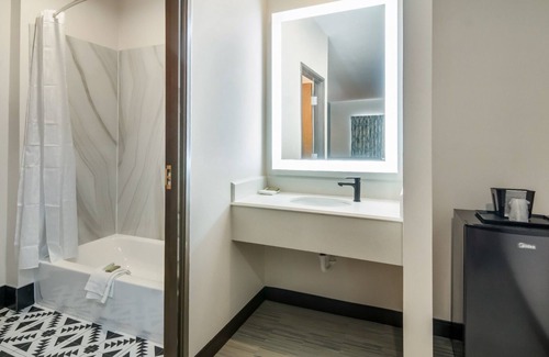 Forest Hill Hotel | Affordable Room Near Downtown Fort Worth – Perfect Location for Exploring