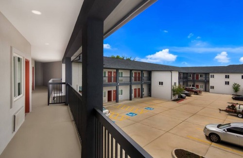 Forest Hill Hotel | Affordable Room Near Downtown Fort Worth – Perfect Location for Exploring