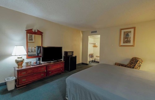 Allison Hotel | Affordable Room Near Scenic Red Rocks Park & Great Outdoor Attractions