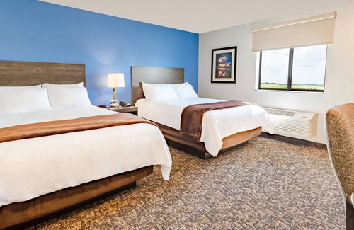 East Moline Hotel | Affordable Room Perfect for Families + Convenient Kitchen Access