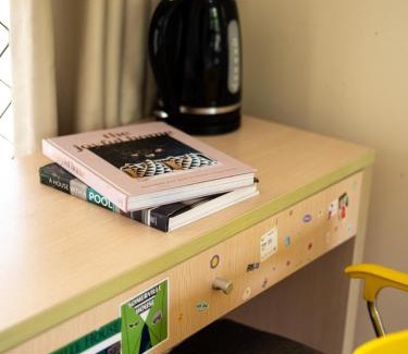 St. Lucia House | Affordable Studio Steps from UQ Shops and Transit