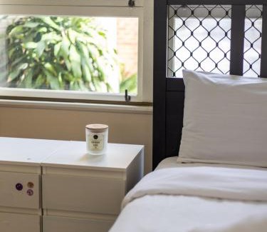 St. Lucia House | Affordable Studio Steps from UQ Shops and Transit