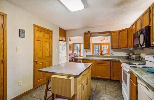 Davis House | Affordably priced and amazingly nice mountain cottage offers peace and quiet.
