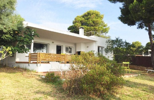 L'Escala Villa | Afrodita: Charming villa with sea views between historical places and beaches