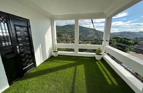 Freetown Apartment | After 5 Apartment 2, 3 spacious en-suite bedrooms