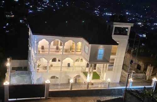 Freetown Apartment | After 5 Apartment 2 3 spacious en-suite bedrooms