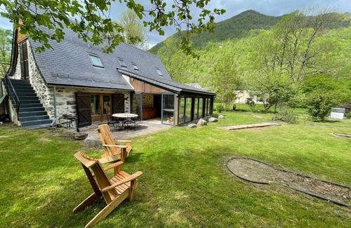 Aulus-les-Bains House | Agouadis barn and mini golf course