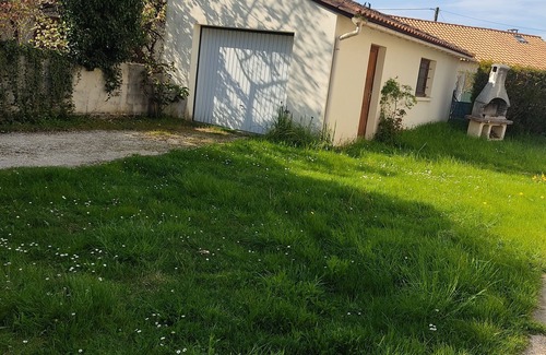 Chef-Boutonne House | Agréable Petite Maison de Campagne Dans les Environs de Chef-boutonne 79