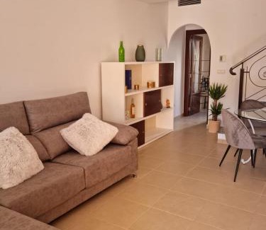 Quesada House | AGRADABLE ADOSADO CON PISCINA