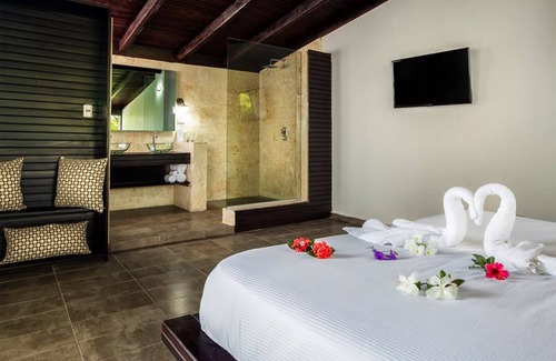 Villas Ana Maria Hotel | Ahnvee Resort Adults Only