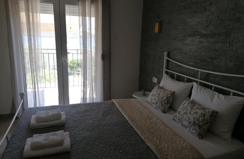 Sourpi Apartment | Ai Nies Studio 1