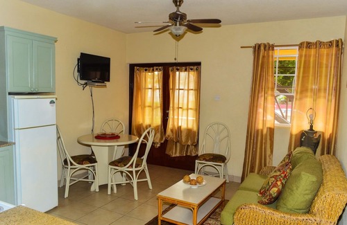 St. Lawrence Gap Apartment | Air conditioned 2 bed near Dover Beach
