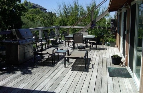 Davis Park House | AIR CONDITIONED 4 Bed/2 Bath Beach House
