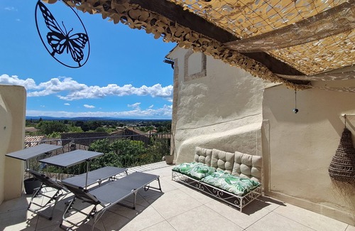 Lagnes Apartment | Air-conditioned apartment with terrace overlooking the Luberon