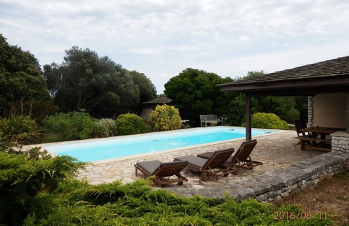 Bonifacio House | Air-conditioned detached house with private pool access