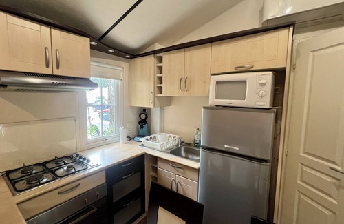 Lunel House | Air-conditioned mobile home with terrace - between sea and Camargue