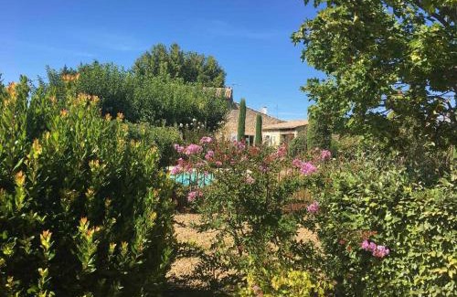 Pont Royal Villa | Air-conditioned Provençal farmhouse with private pool, view magnificent, located in Lagnes, close Isle S/Sorgue, 9 people