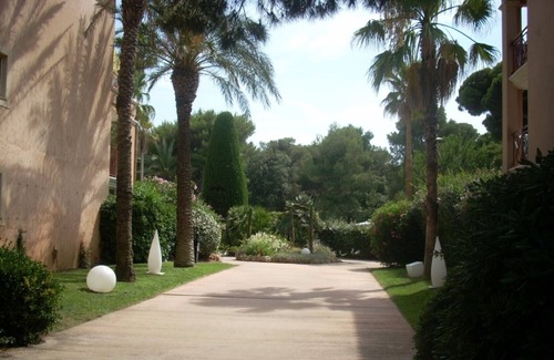 Giens Apartment | Air-conditioned T2 in wooded park