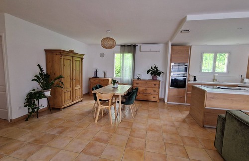 La Calmette Villa | Air-conditioned villa with swimming pool between the sea and the Cevennes mountains.