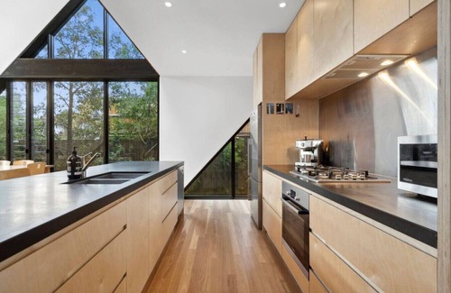 Surf Coast House | Aireys Cliff-Top Gem - Your Ultimate Coastal Escape
