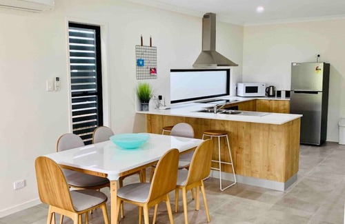 Airlie Beach Villa | AIRLIE BEACH Delight. Hop, skip jump to everything