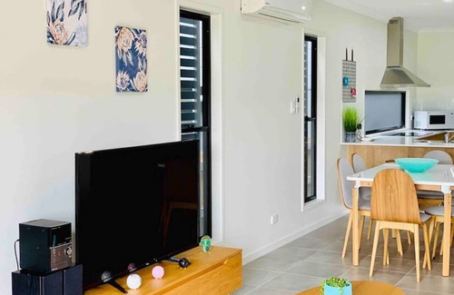 Airlie Beach Villa | AIRLIE BEACH Delight. Hop, skip jump to everything