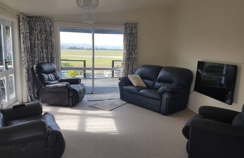 Solway Apartment | "Airside" 2 bed apt, on Hood Aerodrome Masterton perfect for a weekend away