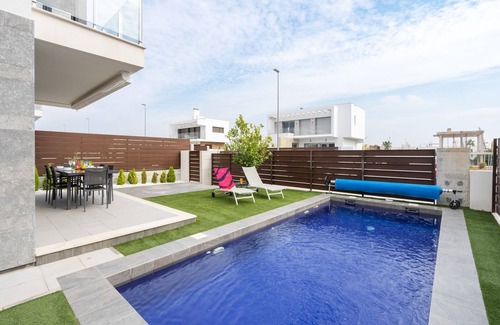 Lo Rufete Villa | Airy Villa near Golf & Dining