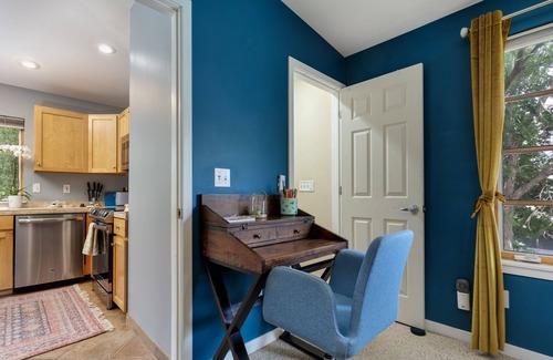 Longmont Apartment | Airy Guesthouse - Walkable Neighborhood Coffe Shop/Restaurants/Bakery