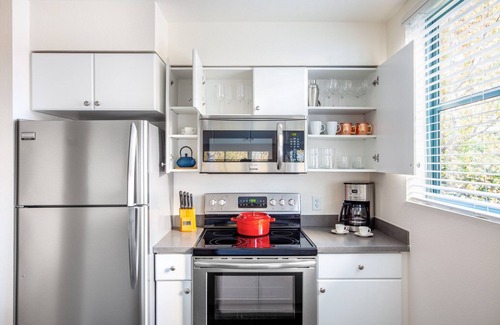 South Beach Apartment | Airy South Beach 1BR w/Pool, Gym, Shops + Dining Onsite, by Blueground