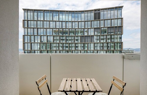 Favoriten Apartment | Airy Wieden 1BR w/Balcony, Gym, Elevator, walk to U-Bahn, by Blueground